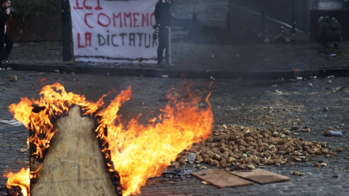 Cientos de tractores toman Bruselas contra los recortes de la PAC y los acuerdos con Marruecos