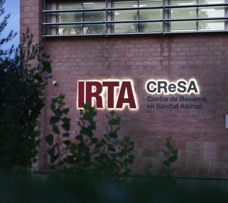 Los Mossos y la Guardia Civil registran el laboratorio de IRTA-CReSA investigado por la peste porcina
