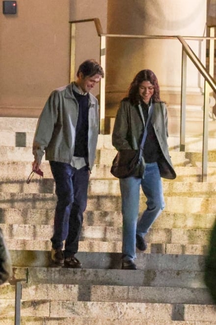 Zendaya y Robert Pattinson durante el rodaje de 'The Drama'