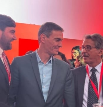 Sánchez se fotografía con el líder de una organización que el CNI [...]