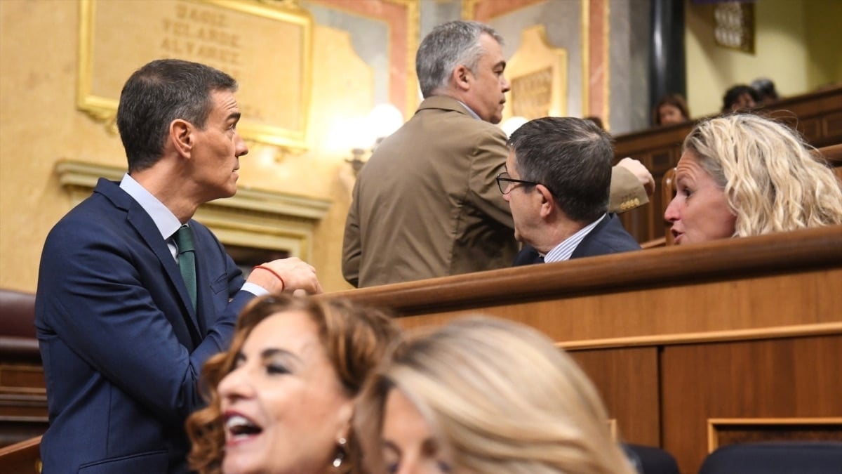 Santos Cerdán sube hacia su escaño ante Pedro Sánchez, Patxi López y María Jesús Montero el pasado 11 de junio, cuando se conoció el informe de la UCO sobre el secretario de Organización del PSOE. Cerdán dimitió un día después.