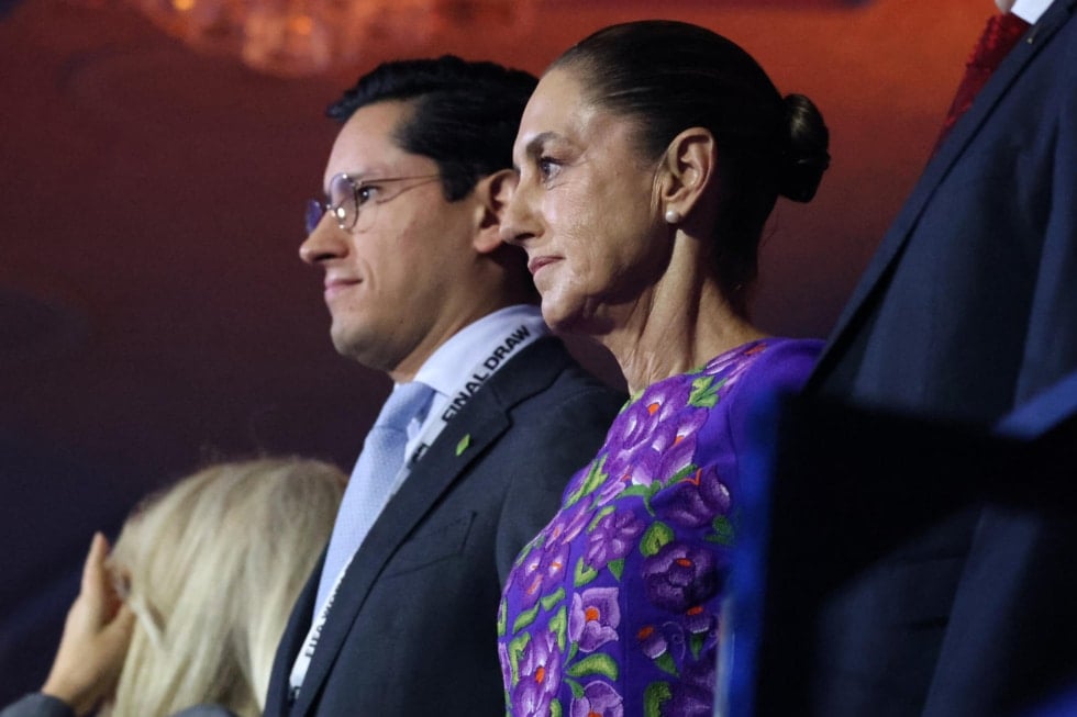 AME6148. WASHINGTON (ESTADOS UNIDOS), 05/12/2025.- La presidenta de México, Claudia Sheinbaum, asiste al sorteo del Mundial de Fútbol FIFA 2026 este viernes, en el Kennedy Center de Washington (Estados Unidos). EFE/ Octavio Guzmán