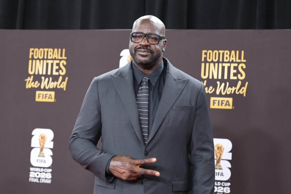 AME6118. WASHINGTON (ESTADOS UNIDOS), 05/12/2025.- Exjugador de baloncesto estadounidense Shaquille ONeal posa en la alfombra roja previo al sorteo del Mundial de Fútbol 2026, este viernes en el Kennedy Center de Washington (Estados Unidos). EFE/ Octavio Guzmán