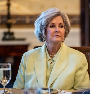 Las explosivas declaraciones de "la mujer más poderosa del mundo" incendian Washington: [...]