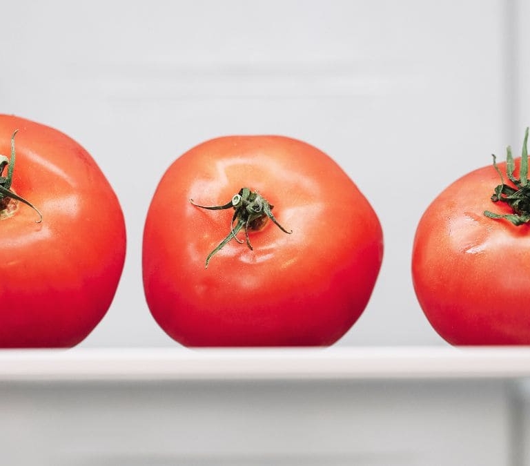 Así debes guardar los tomates en la nevera para que no se pongan malos