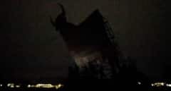 Las juventudes de Sortu derriban el último toro Osborne de Euskadi "por españolista"