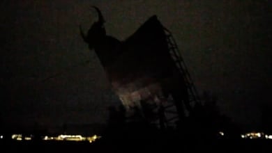 Las juventudes de Sortu derriban el último toro Osborne de Euskadi "por españolista"