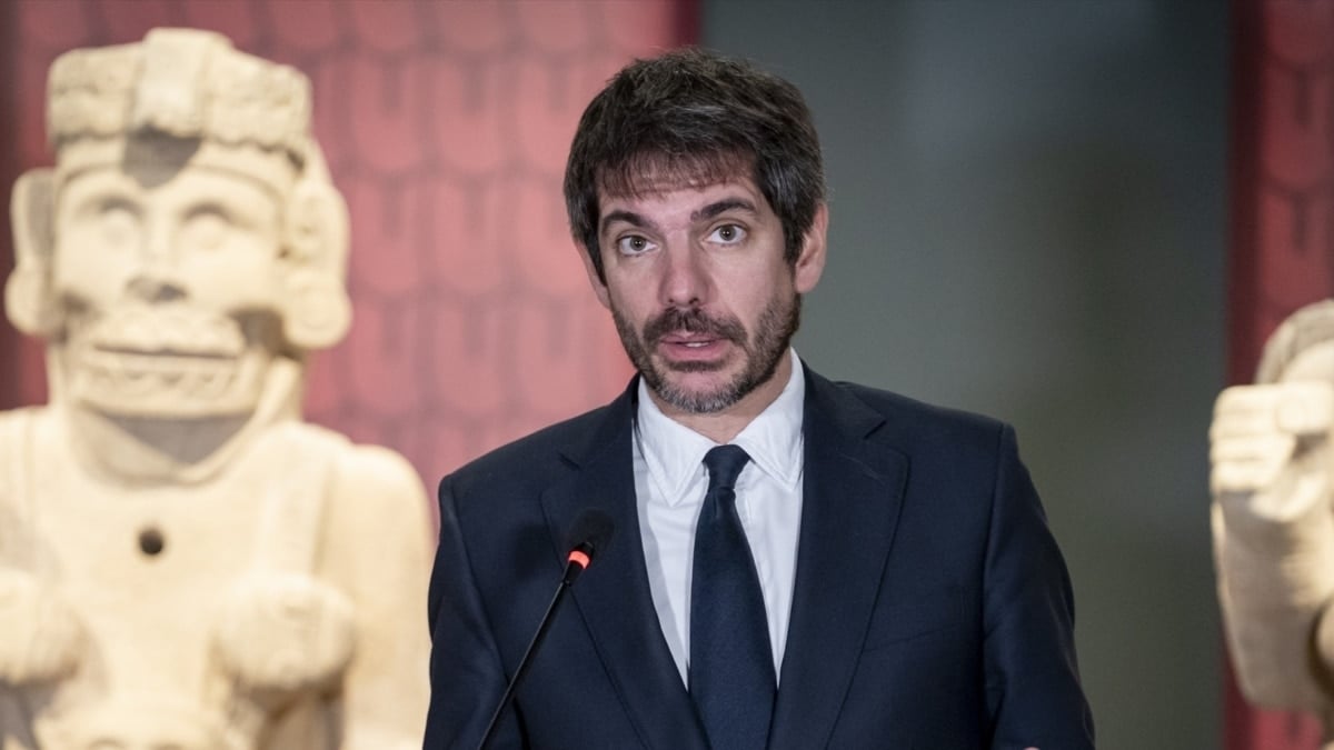 Ernest Urtasun, durante la inauguración de la gran exposición sobre las mujeres en las culturas indígenas mexicanas, en el Museo Arqueológico Nacional (MAN), a 2 de diciembre de 2025, en Madrid (España). La exposición, que está centrada en el ‘ámbito humano’ dentro del gran proyecto expositivo ‘La mitad del mundo. La mujer en el México indígena’, reúne 250 piezas, algunas de las cuales salen de México por primera vez. A. Pérez Meca / Europa Press 02/12/2025