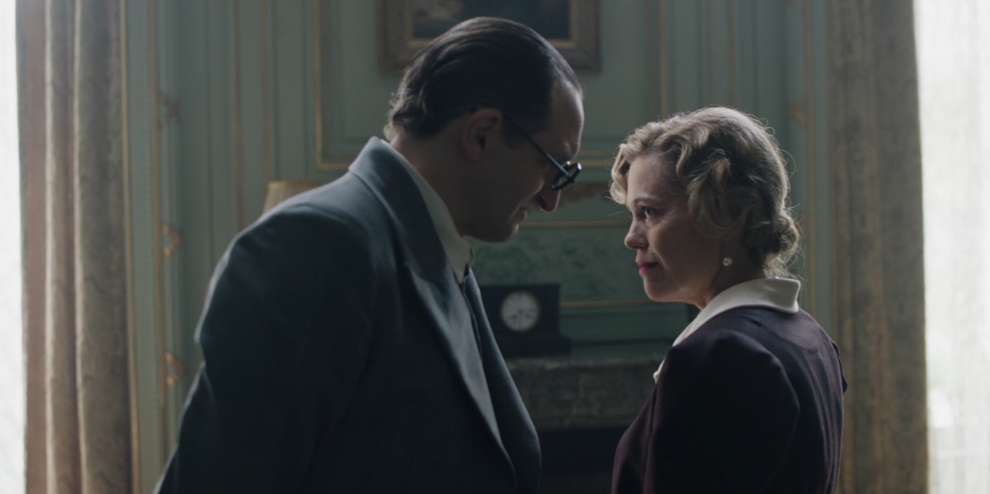 Julián Villagrán y Kimberly Tell son Augusto Assía y Victoria Eugenia en el episodio 6