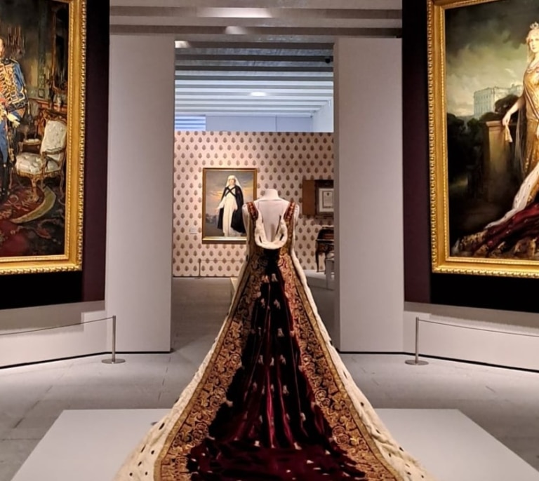 La reina 'conversa' que sobrevivió a un atentado el día de su boda y murió en el exilio: todo sobre la exposición 'Victoria Eugenia' en Madrid