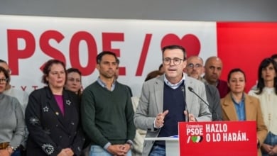 Gallardo dimite como líder del PSOE en Extremadura tras la debacle del 21-D pero no renuncia a su escaño en la Asamblea