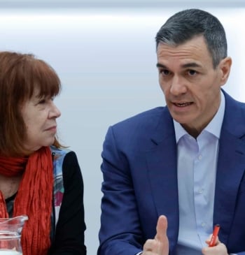 Las primeras encuestas de 2026 impulsan a Vox y hunden a Sánchez