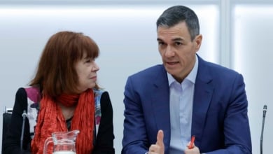 Las primeras encuestas de 2026 impulsan a Vox y hunden a Sánchez