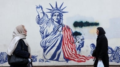 Trump asegura que mantiene conversaciones con Irán mientras refuerza despliegue militar en la región y sopesa opciones de ataque