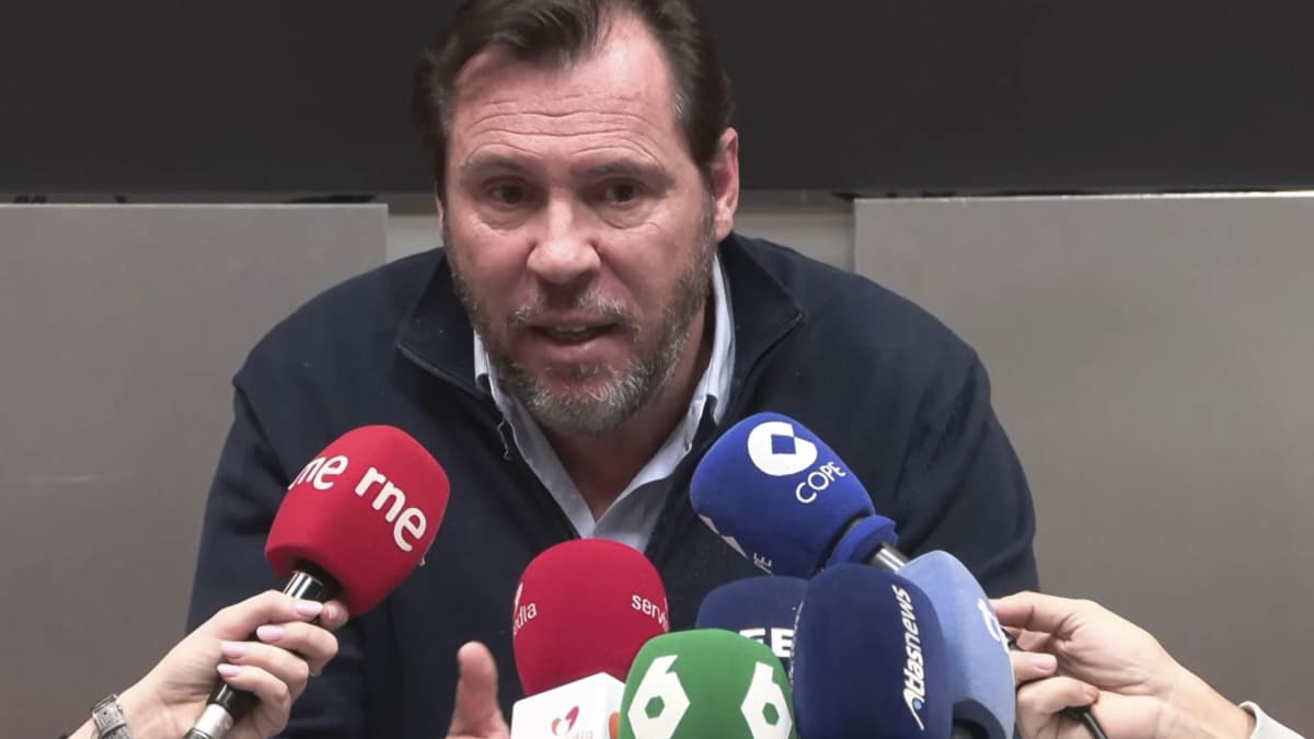 Rueda de prensa del ministro de Transportes y Movilidad Sostenible, Óscar Puente tras el accidente de ferrocarril de Adamuz (Córdoba) .