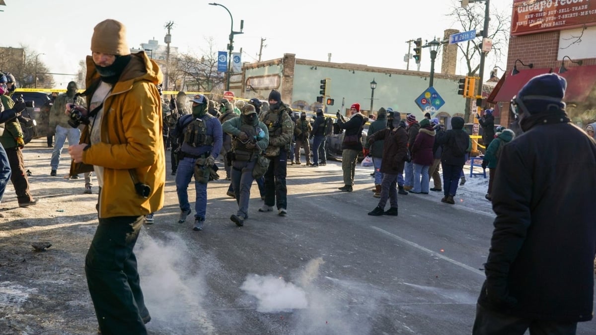 Agentes del ICE asesinan a un hombre  inmovilizado al que apaleaban, aseguran que estaba armado