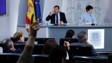 El Gobierno se acoge a la prudencia con Junts tras abrirse Podemos a apoyar el traspaso de inmigración a Cataluña