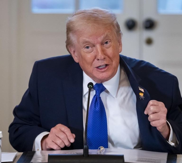 Trump anuncia aranceles del 25% a los países que hagan negocios con Irán