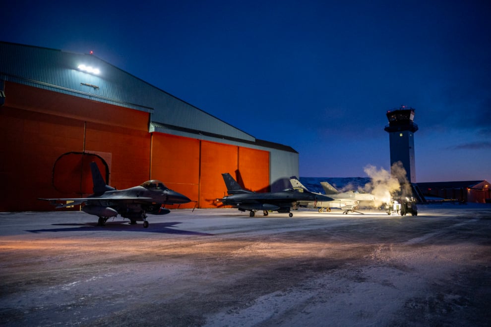 F-16 del 18.º Escuadrón de Interceptores en la Base Espacial Pituffik, Groenlandia, durante la Operación NOBLE DEFENDER, 29 de enero de 2025.