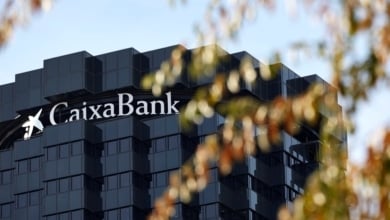 CaixaBank logra un nuevo beneficio récord de 5.891 millones en 2025, un 1,8% más