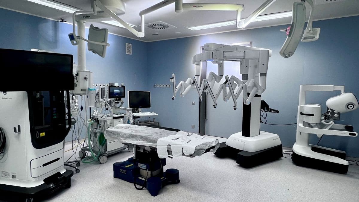 El Hospital Universitario Rey Juan Carlos, primer hospital público en incorporar el modelo más avanzado del robot Da Vinci