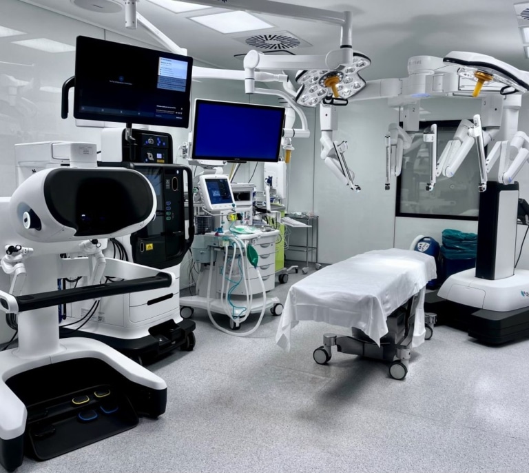 La Fundación Jiménez Díaz, primer hospital de Madrid en contar con tres Da Vinci, al incorporar el último modelo de este robot quirúrgico