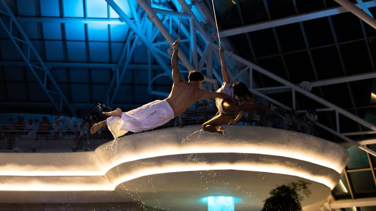 Caldea estrena ‘YCE’, un nuevo espectáculo de acrobacias, pole y un dúo aéreo de straps