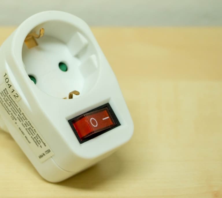 Precio de la luz hoy, 28 de enero de 2026: así puedes aprovechar las horas más baratas