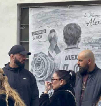 Así ha llegado entre insultos a los juzgados el hombre que confesó el crimen del niño de Sueca