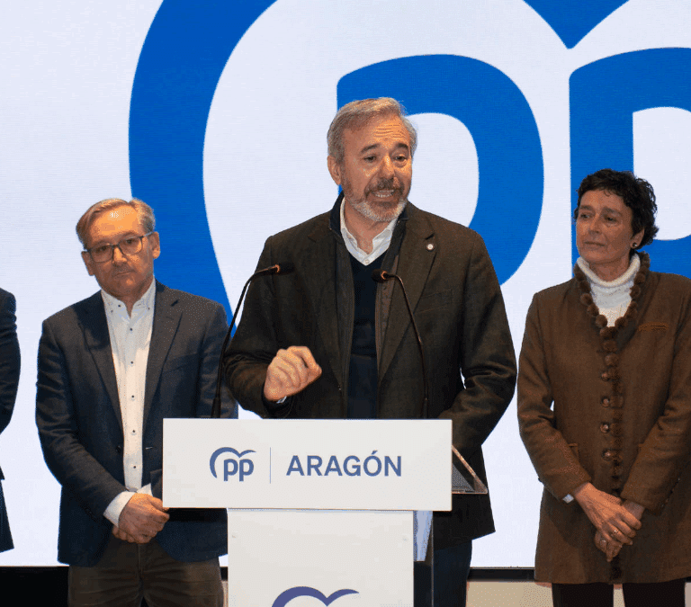 Azcón acusa a Alegría de trabajar para Pedro Sánchez y no para Aragón: "No hay mayor traición que no defender a tu gente"