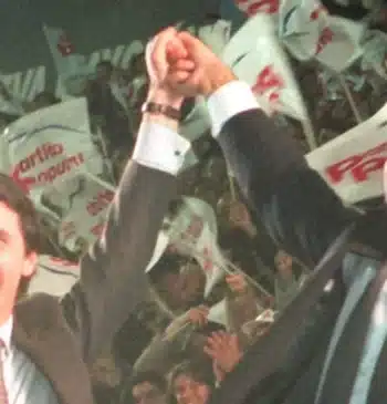 "Julio Iglesias, la voz del Partido Popular"