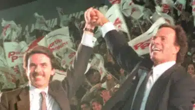 "Julio Iglesias, la voz del Partido Popular"