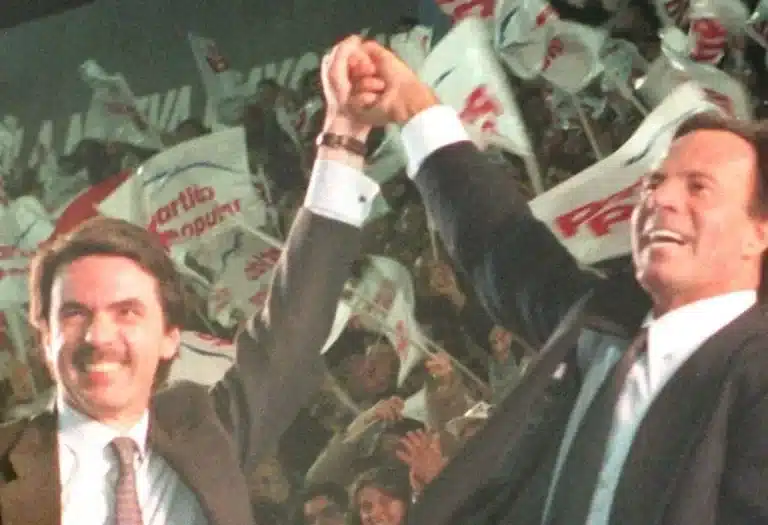 "Julio Iglesias, la voz del Partido Popular"