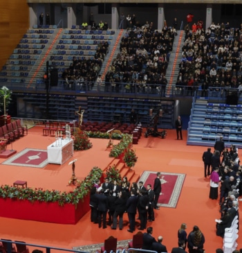 Siga en directo el funeral en Huelva por las víctimas del accidente [...]