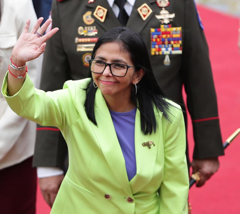 Delcy Rodríguez afirma que si va a Washington irá "de pie y caminando, no arrastrada"
