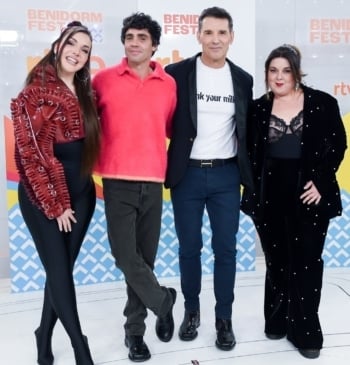 Inés Hernand da la bienvenida a Jesús Vázquez, Lalachus y Javier Ambrossi [...]