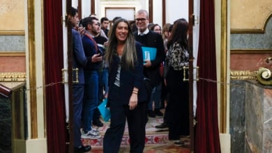 Junts y PP tumban el decreto de pensiones y salvan las ayudas al transporte mientras acusan a Sánchez y a Illa de "incompetencia"