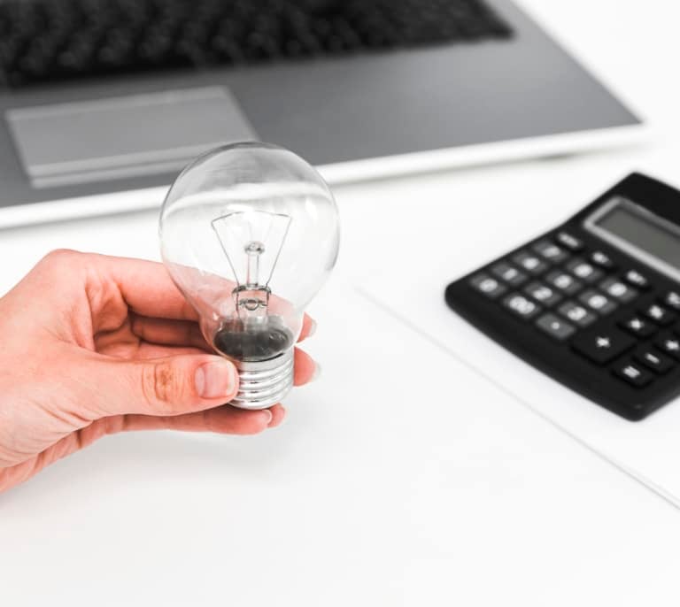 Precio de la luz hoy, 22 de enero de 2026: consejos para reducir el impacto de la factura