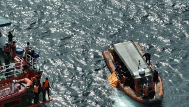 Encuentran otro cuerpo y el casco del barco en el que naufragó la familia española en Indonesia