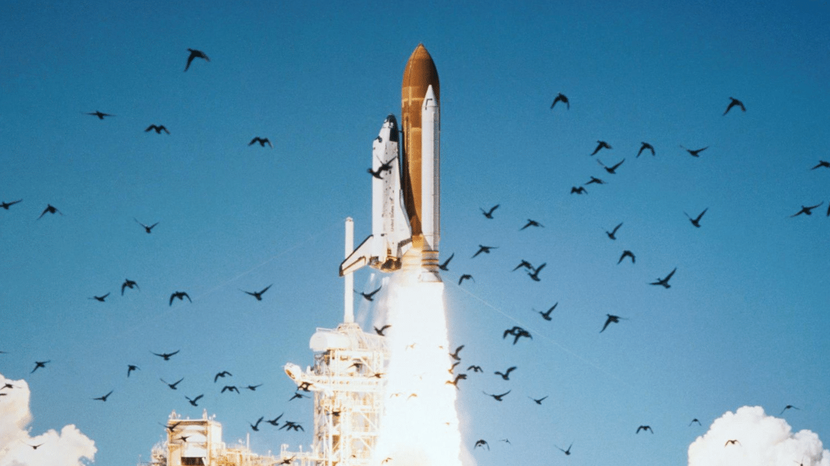 El Challenger poco después de su despegue. A los 73 segundos, explotó y el transbordador con sus siete ocupantes se desintegró.