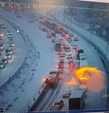 Alerta por el temporal: cortada la A-6 entre Madrid y Castilla y [...]