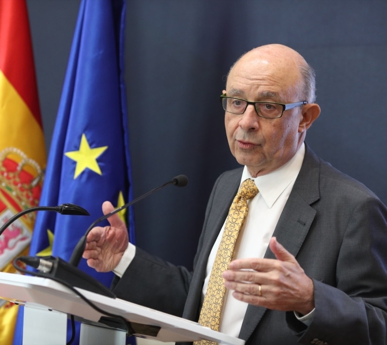 El juez del 'caso Montoro' vuelve a prorrogar la investigación y pide documentación del exministro de Hacienda