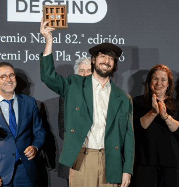 David Uclés gana el Premio Nadal dejando Barcelona a oscuras