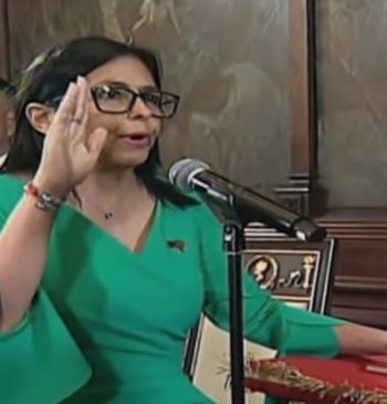Delcy Rodríguez jura como presidenta de Venezuela "por Maduro y por Chávez"