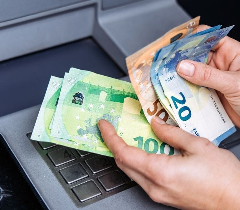 Hacienda anuncia nuevas sanciones para quienes ingresen o retiren dinero sin declarar