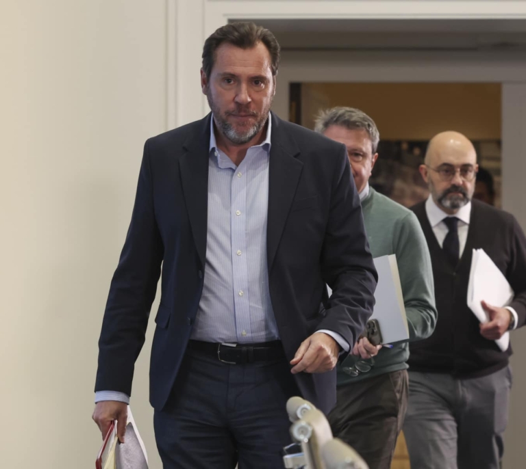 Puente descarta la dimisión y apunta a un posible "defecto de fábrica" como causa de la rotura del carril