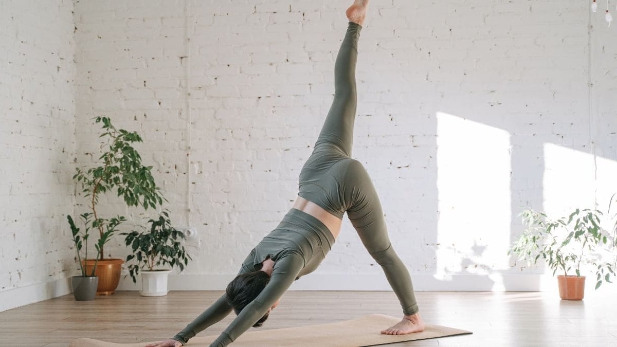 Los dos minutos de ejercicios que debes cada mañana para mejorar la postura