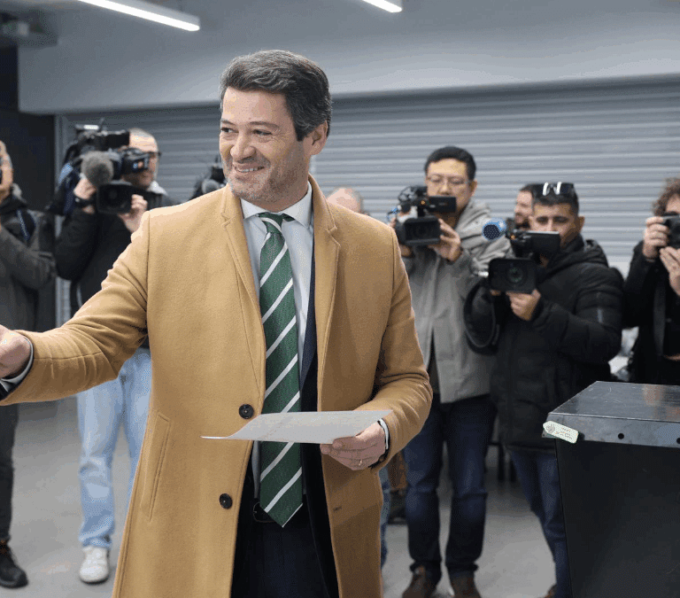 Portugal vota al sucesor de Rebelo de Sousa con una participación inicial al alza y la vista puesta en una presumible segunda vuelta