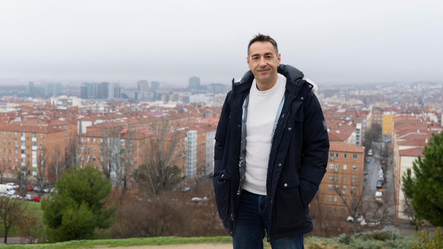 Emilio Delgado, portavoz de Más Madrid en la Asamblea de Madrid, en el Parque Cerro del Tío Pío.