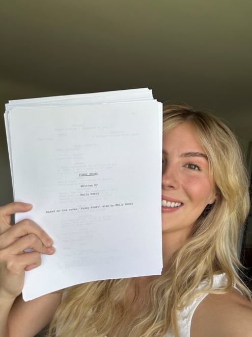 La autora Emily Henry trabajará en la producción de ambas adaptaciones